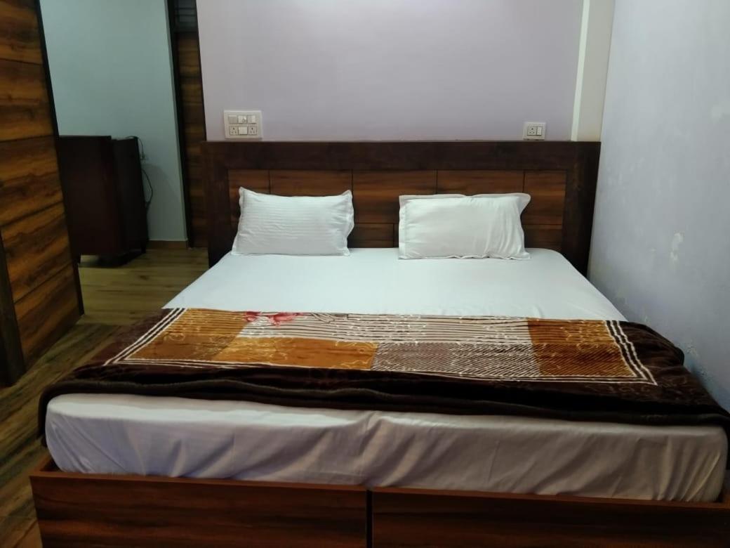 Crescent Moon Homestay Rishikesh Room photo